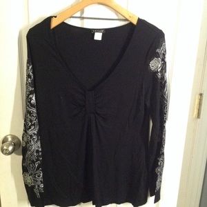 Long sleeve black v neck